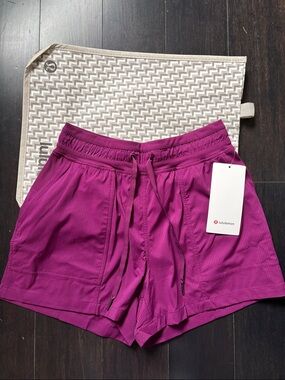 LULULEMON DANCE STUDIO HR SHORTS 3.5” in CHILLED GRAPE SZ 4 NWT